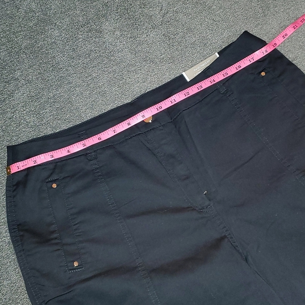 Chico's Luxe Twill Utility Crop - Picture 10 of 12